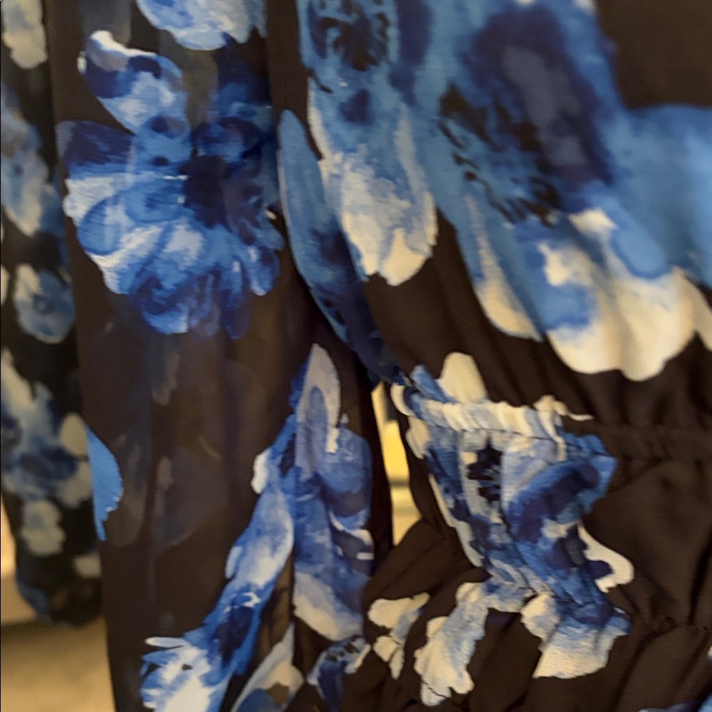 New York & Company Black and Blue Floral Blouse - Picture 4 of 9